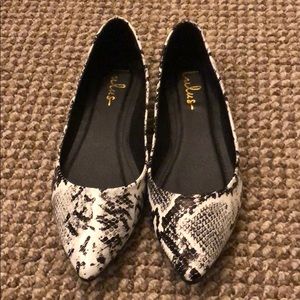 BEAUTIFUL Snake Print Flat